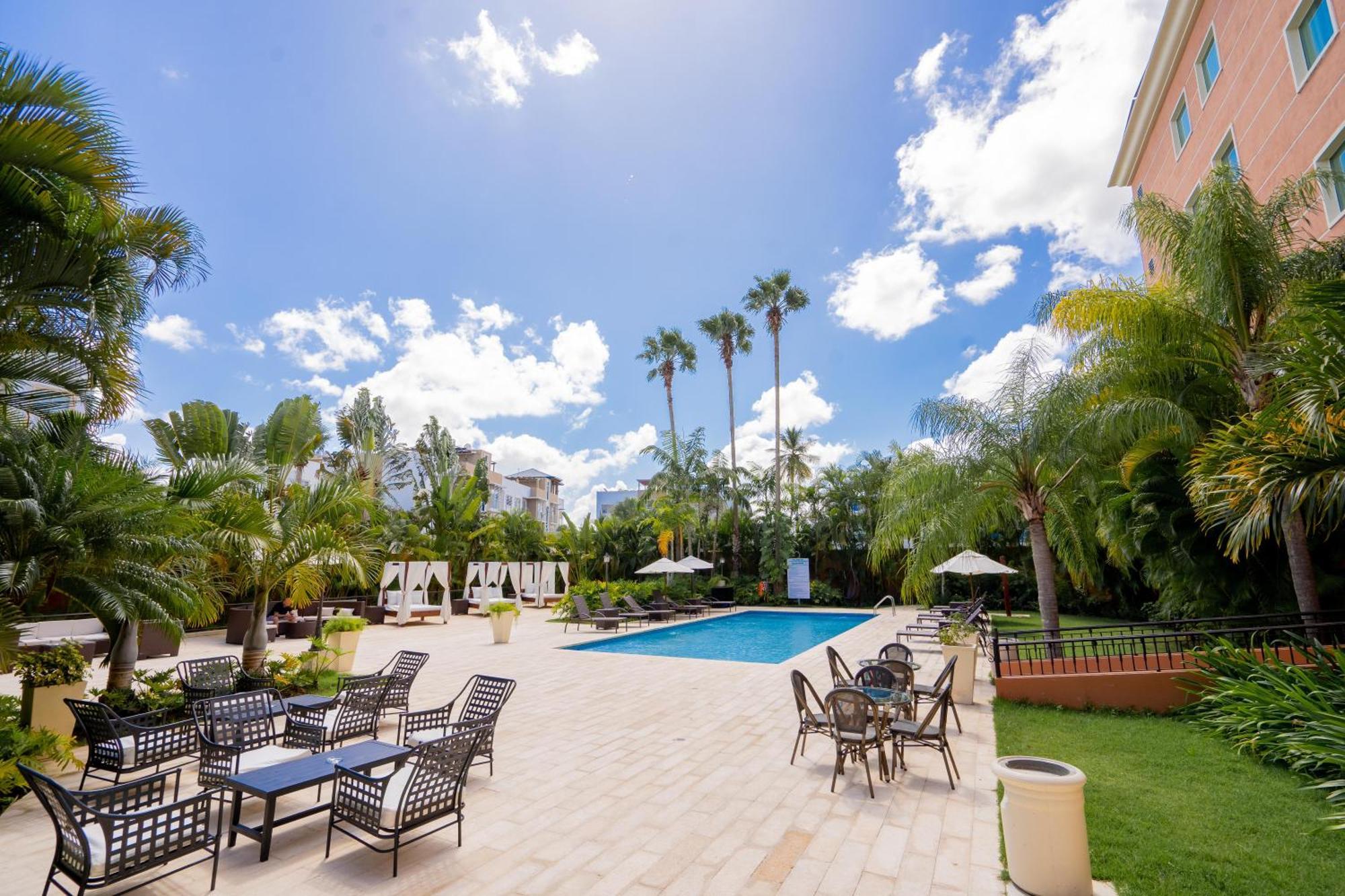 Готель Hodelpa Garden Court Сантьяго-де-лос-Трейнта-Кабальєрос Екстер'єр фото