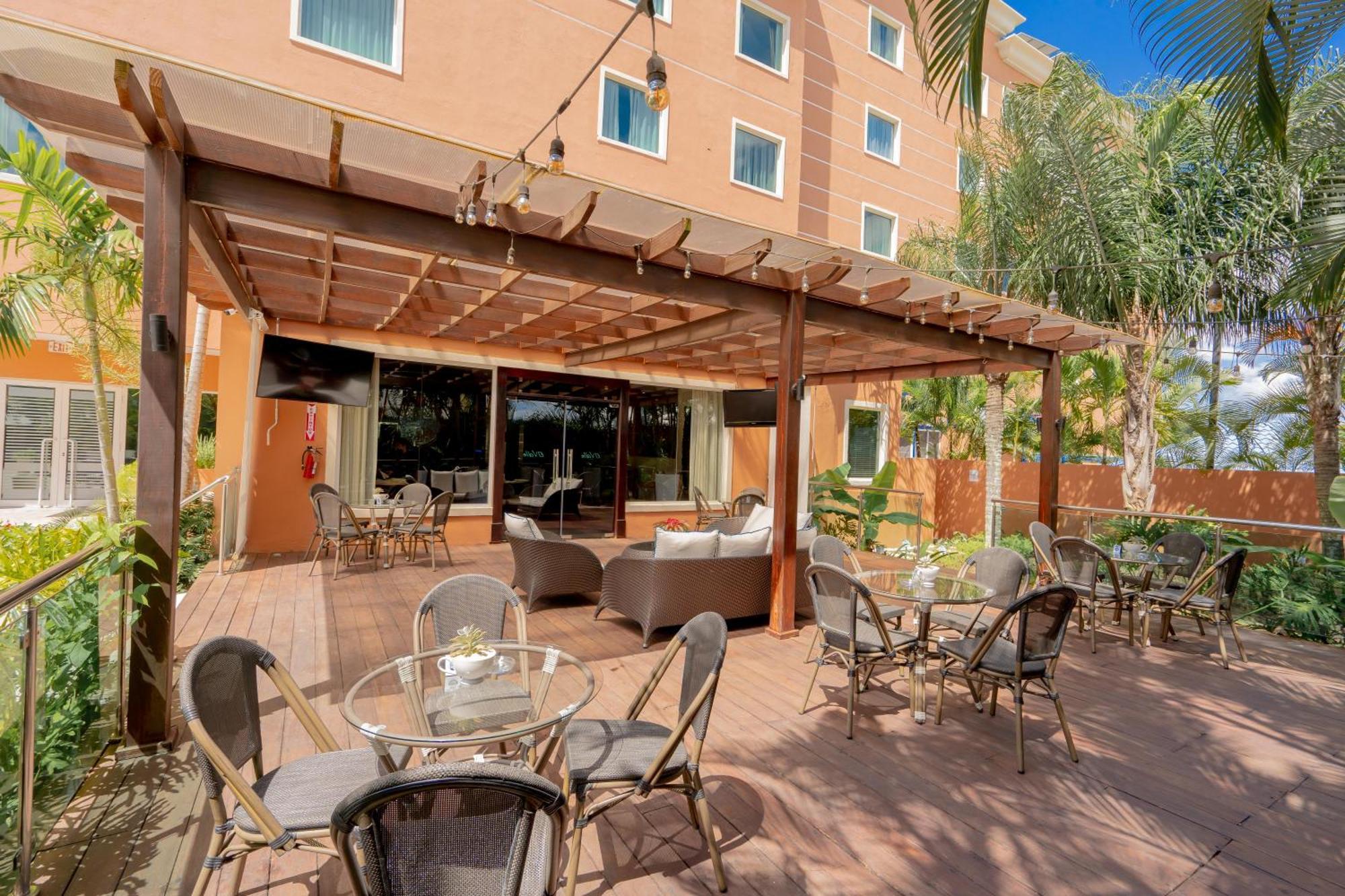 Готель Hodelpa Garden Court Сантьяго-де-лос-Трейнта-Кабальєрос Екстер'єр фото